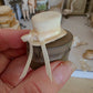 Miniatuur Elegant Hoedje met strik – Victoriaanse Brocante Charme