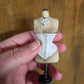 Corset buste met corset en ketting, schaal 1 12, poppenhuis, diorama