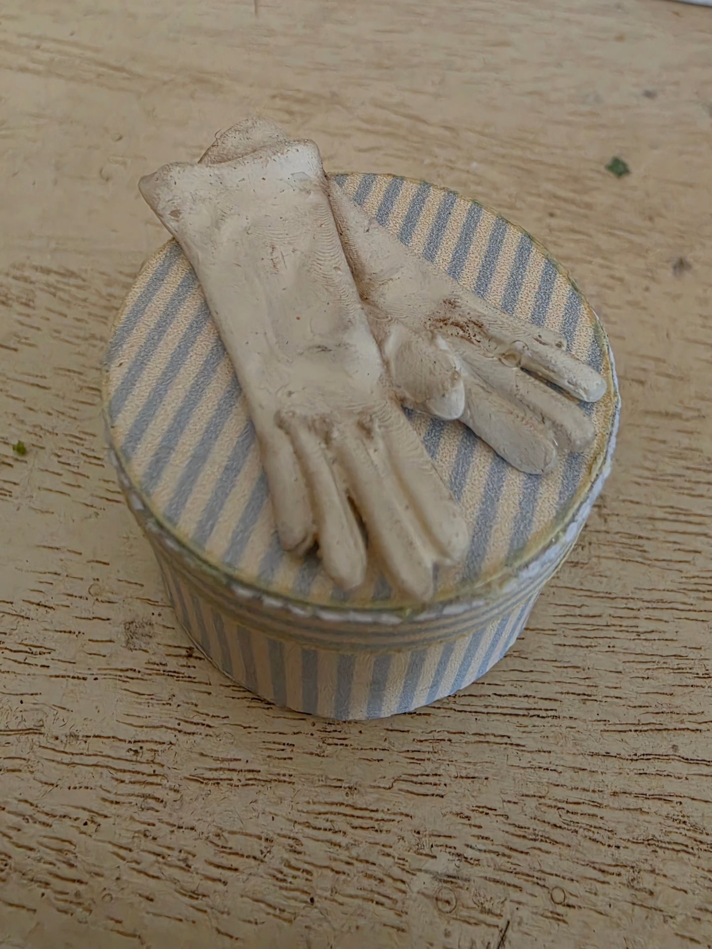 Miniatuur Elegante Handschoenen – Victoriaanse Brocante Luxe