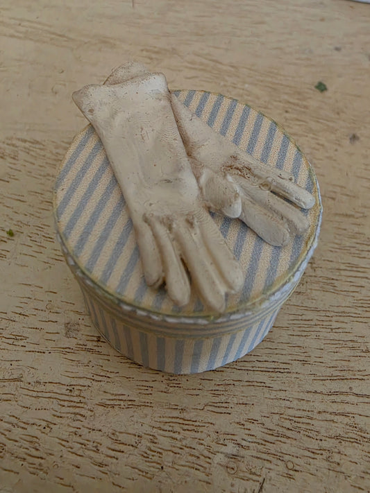 Miniatuur Elegante Handschoenen – Victoriaanse Brocante Luxe