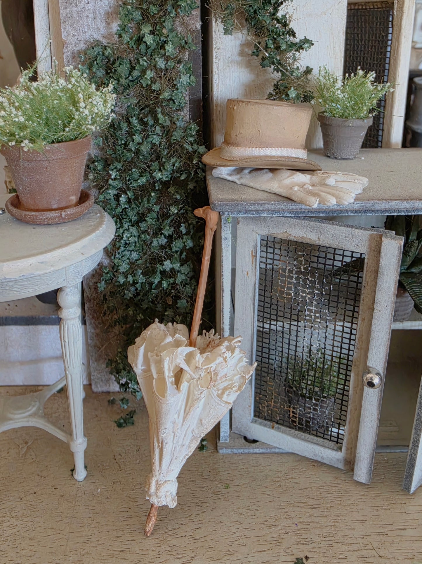 Victoriaans miniatuur parasolletje – handbeschilderd brocante detail