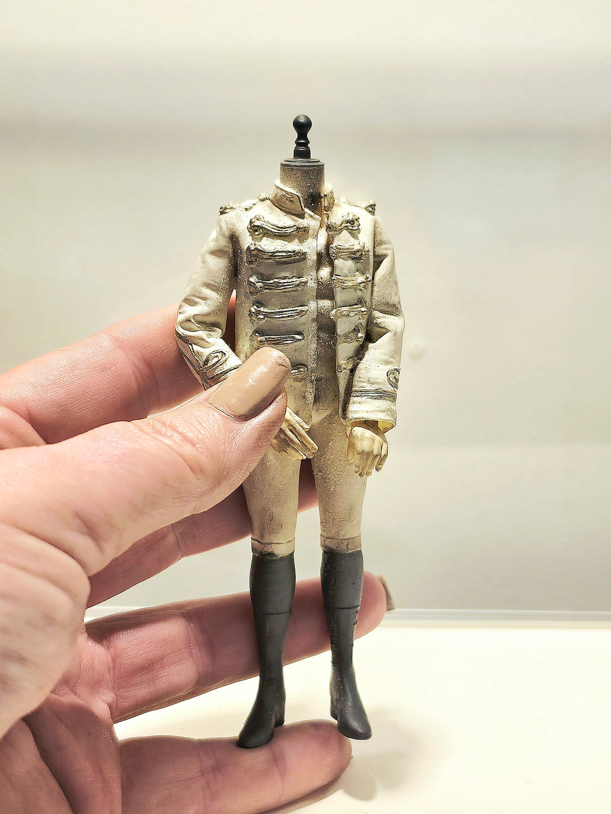Miniatuur Napoleontisch Uniform op Paspop | Historisch Officierskostuum | Brocante Miniatuur | Handbeschilderd Resin