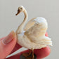 Miniatuur Staande Witte Zwaan – Sierlijke Brocante Elegantie (pre order)