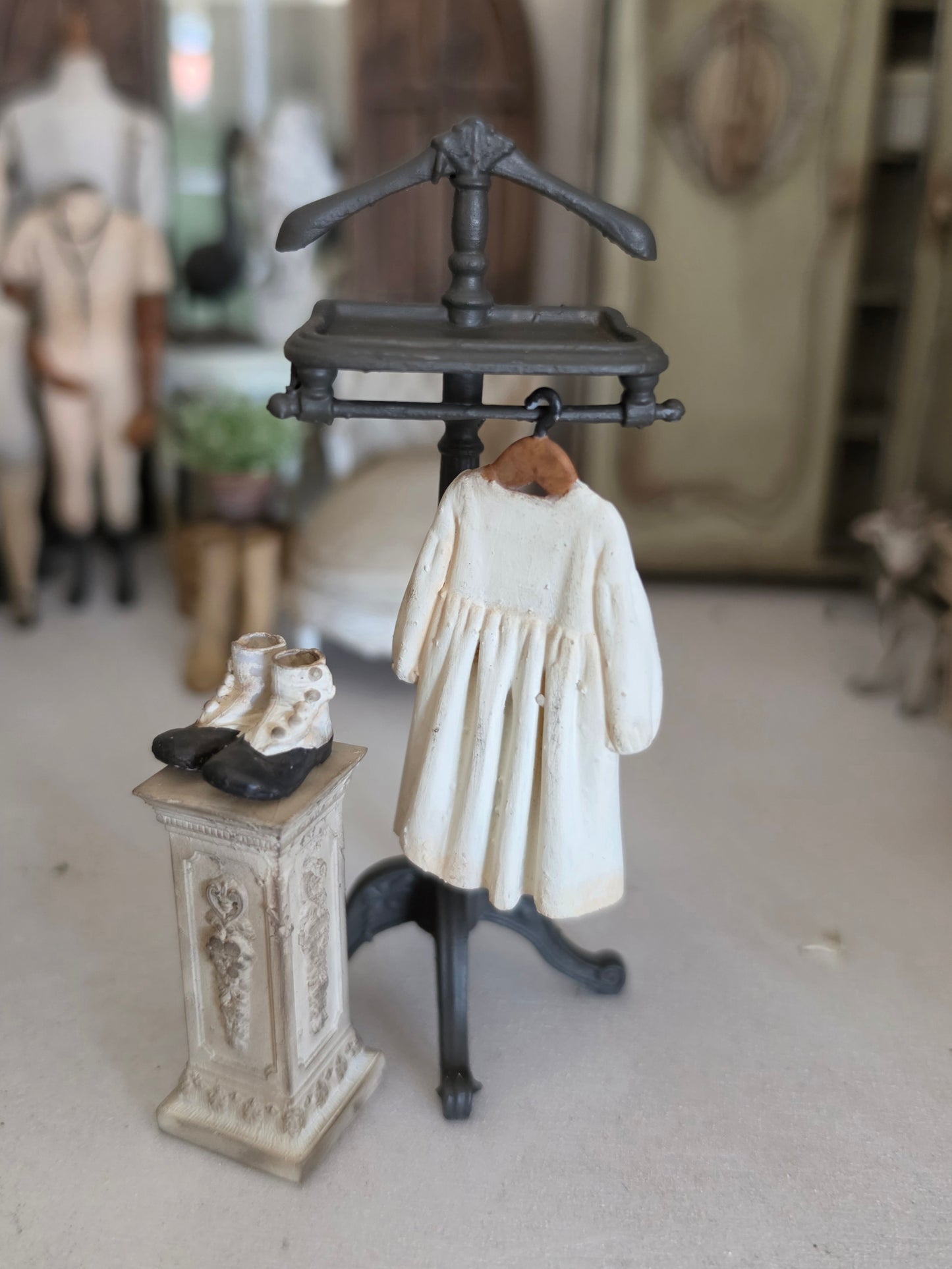 Handbeschilderd Victoriaans Miniatuur Schoentje – Brocante Decoratie in Miniatuur