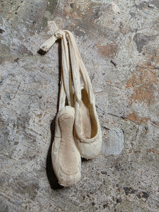 Hangende ballet spitzen