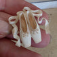 Miniatuur Balletschoentjes met Linten – Victoriaanse Elegantie