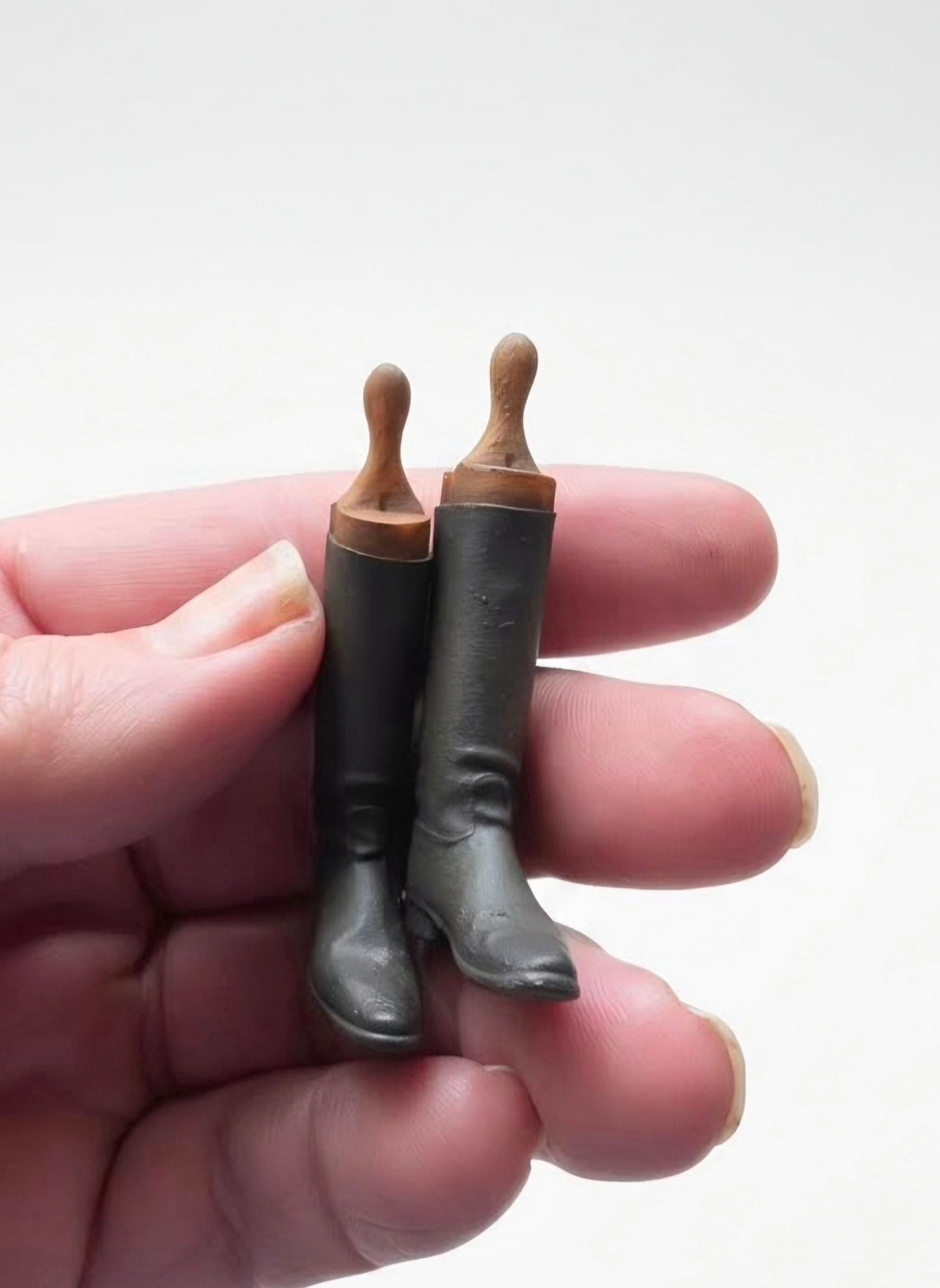 Miniatuur victoriaanse laarzen met houten houders (Schaal 1:12) Poppenhuis Accessoire/Diorama