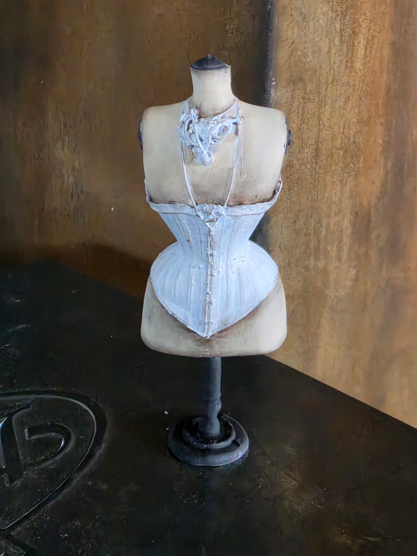 Corset buste met corset en ketting, schaal 1 12, poppenhuis, diorama