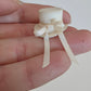 Miniatuur Elegant Hoedje met strik – Victoriaanse Brocante Charme