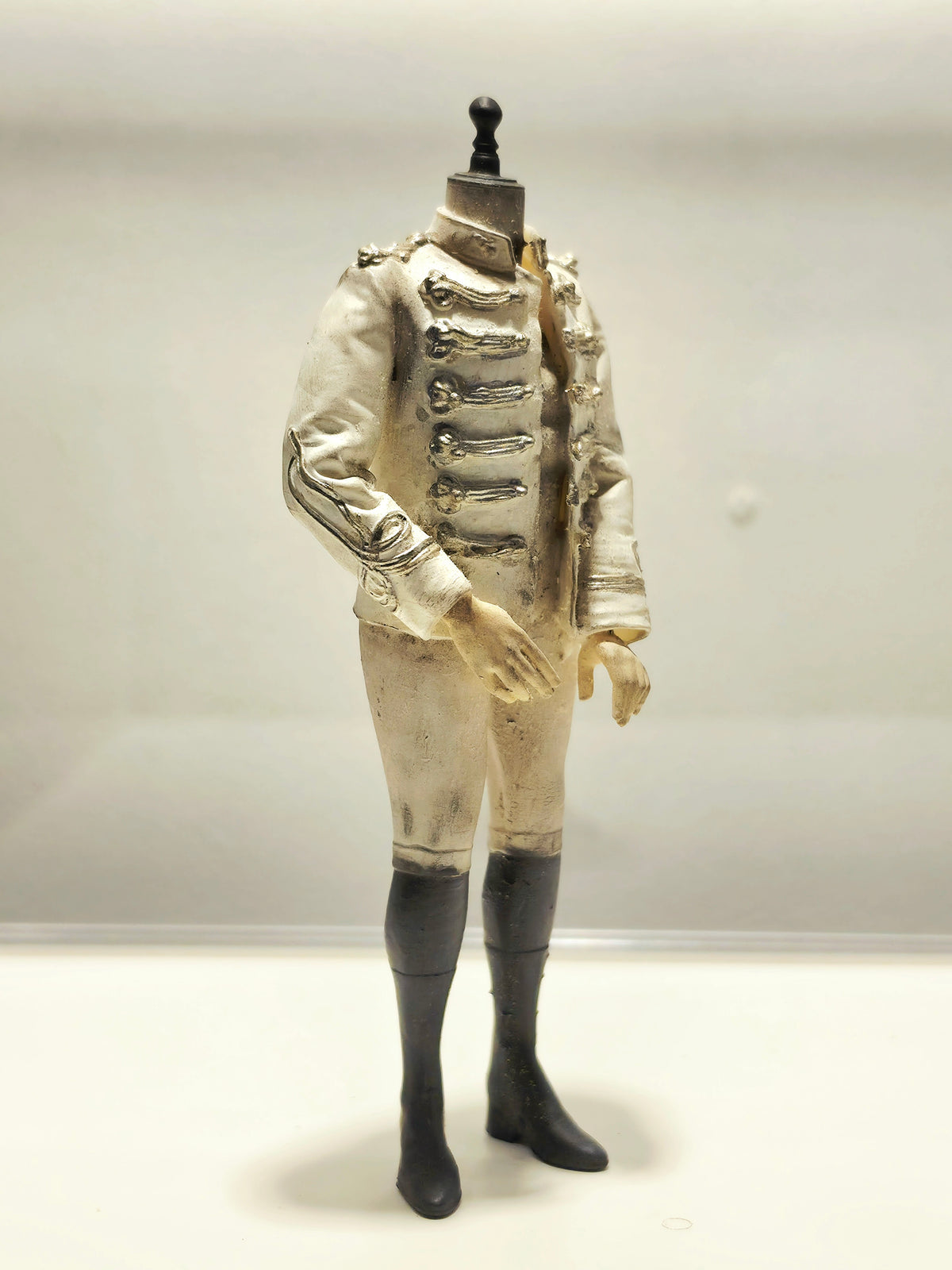 Miniatuur Napoleontisch Uniform op Paspop | Historisch Officierskostuum | Brocante Miniatuur | Handbeschilderd Resin