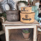 Miniatuur Brocante Ronde Koffertje 1:12 | Handgemaakt & Handbeschilderd | Resin Vintage Koffertje | Poppenhuis Accessoire