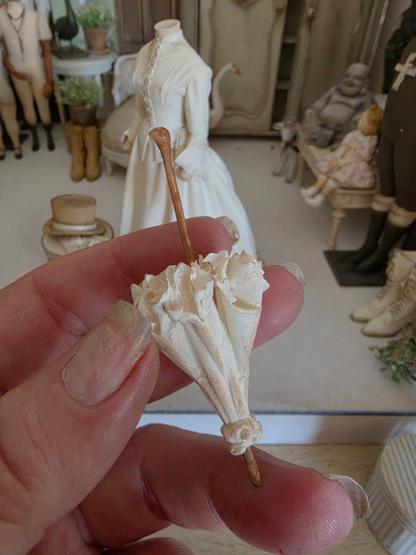 Victoriaans miniatuur parasolletje – handbeschilderd brocante detail