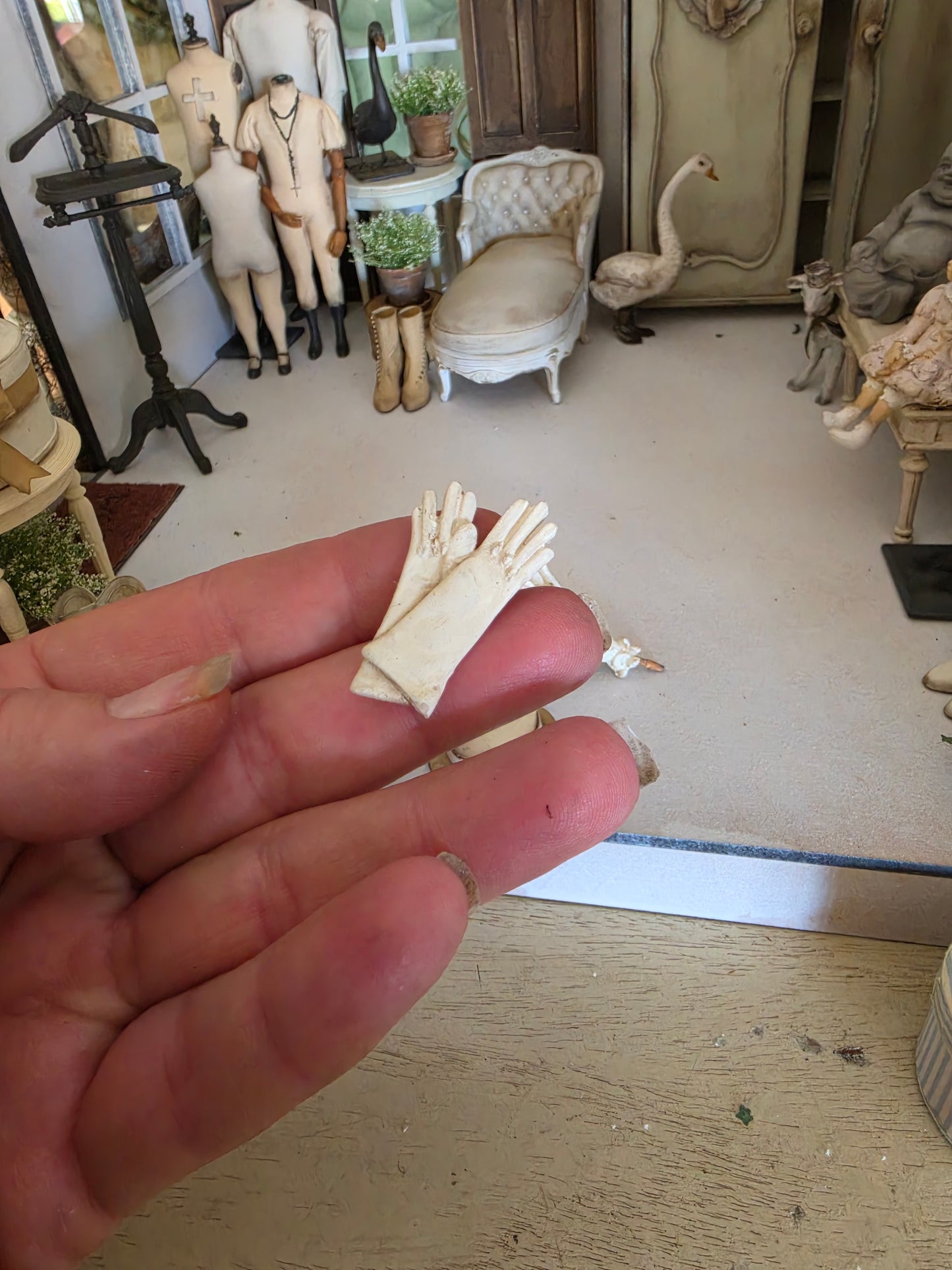 Miniatuur Elegante Handschoenen – Victoriaanse Brocante Luxe