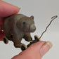 Miniatuur Oude Speelgoedbeer op Wielen – Nostalgische Brocante Charme