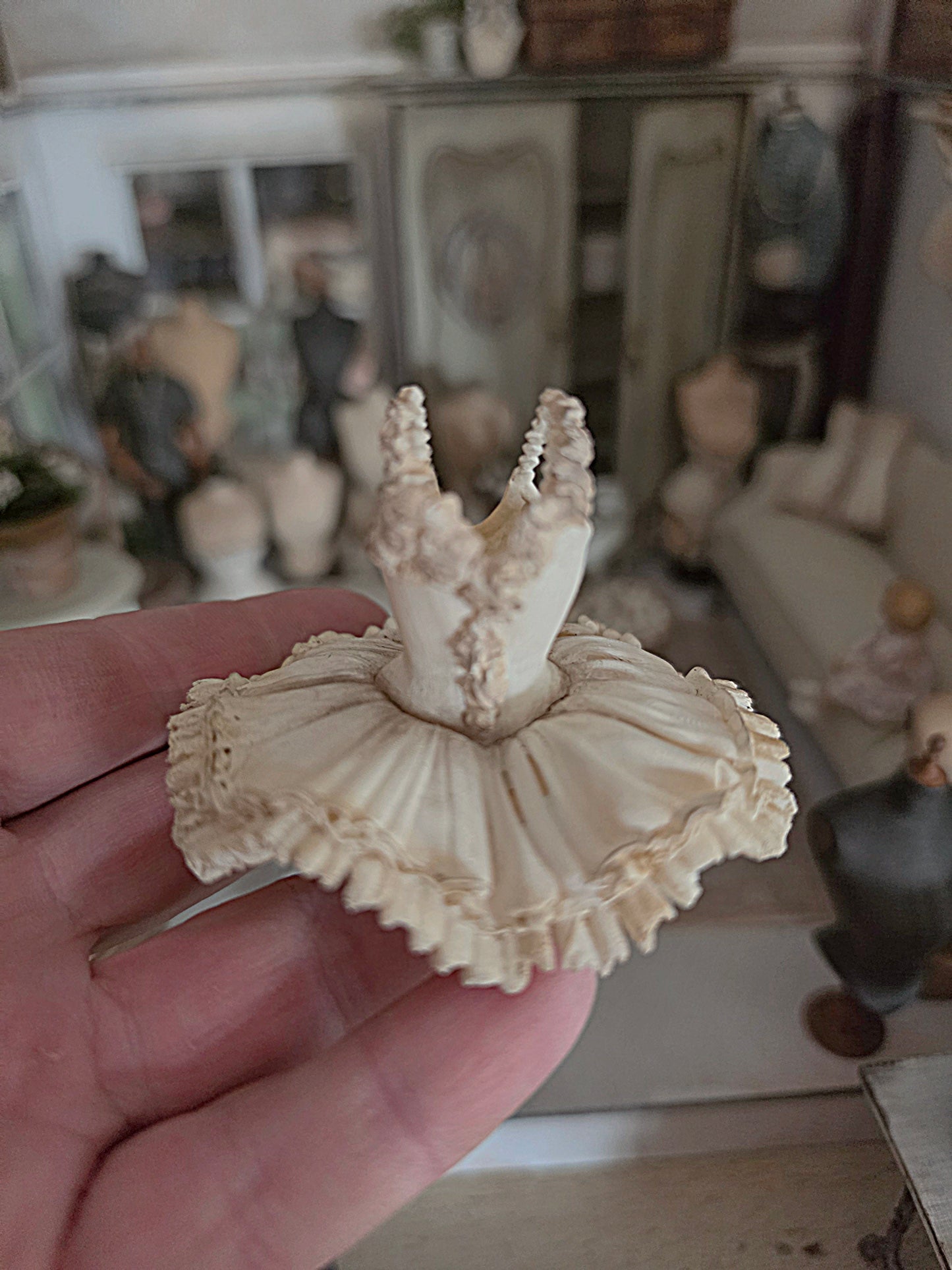 Miniatuur Victoriaanse Ballet Tutu – Schaal 1:12 – Handgemaakt & Handbeschilderd