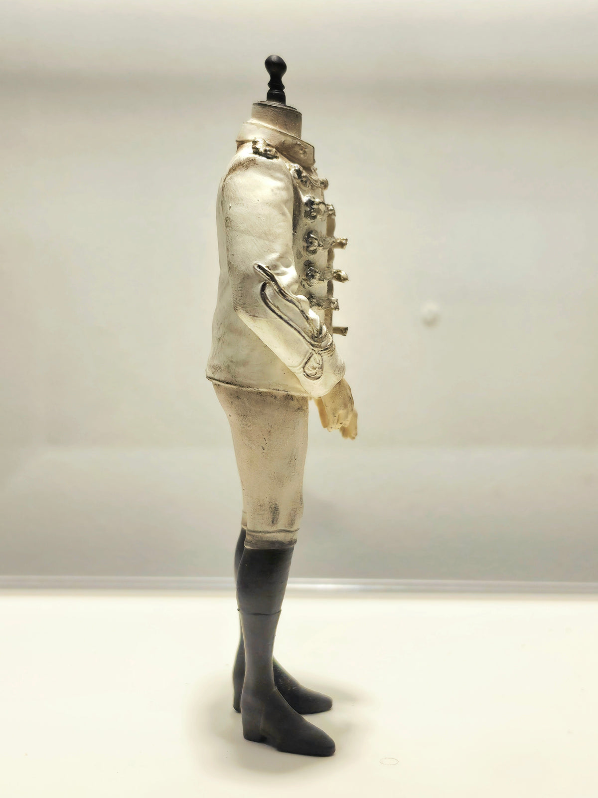 Miniatuur Napoleontisch Uniform op Paspop | Historisch Officierskostuum | Brocante Miniatuur | Handbeschilderd Resin