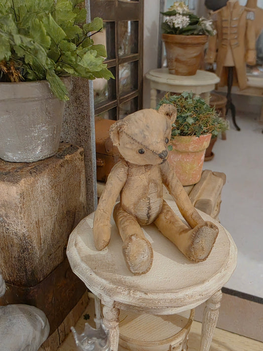 Miniatuur Brocante Oude Bespeelde Teddybeer 1:12 | Handgemaakt & Handbeschilderd | Resin Vintage Knuffel | Poppenhuis Decoratie