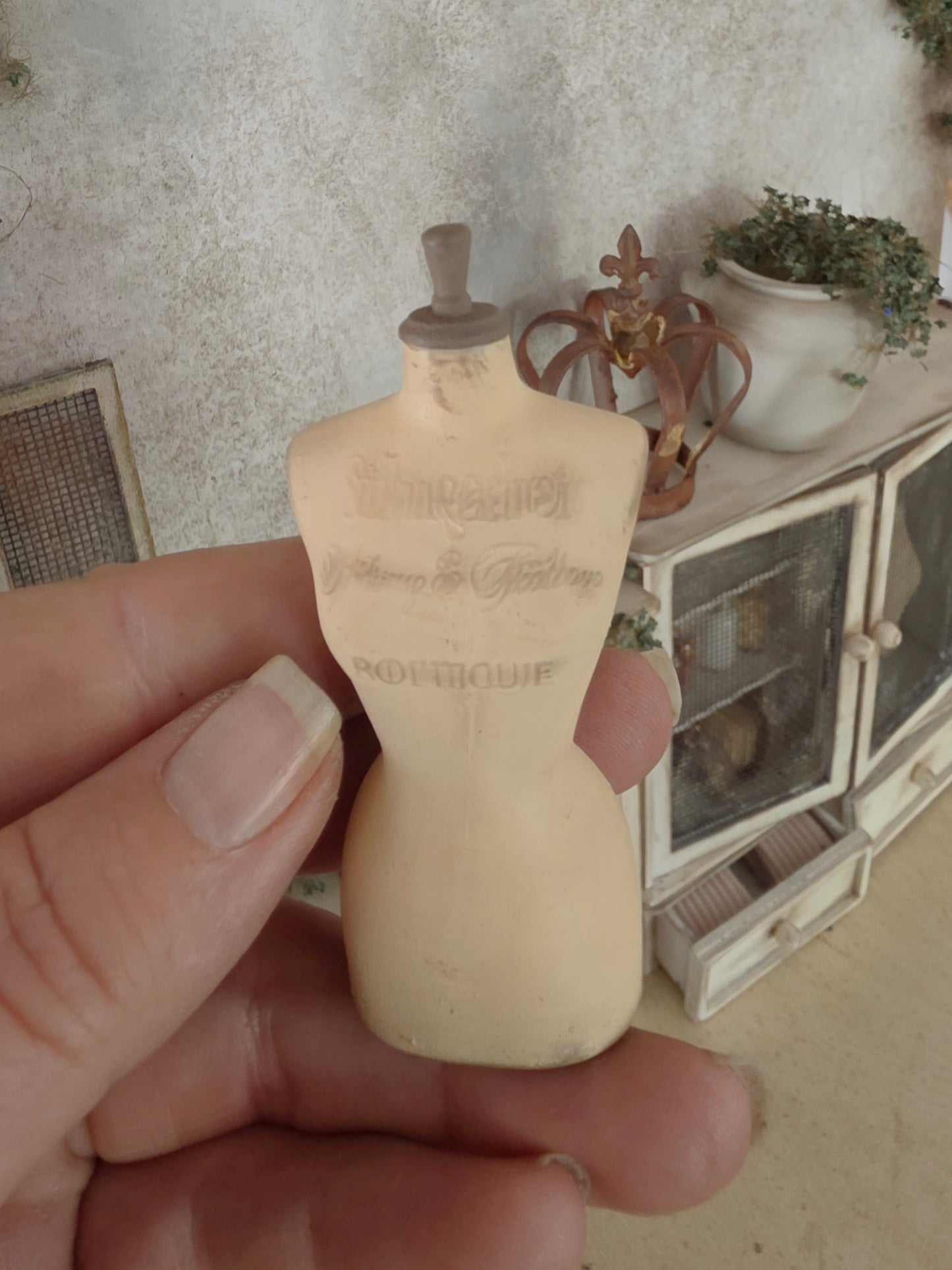 Miniatuur Paspop Buste met Tekst – Brocante Stijl