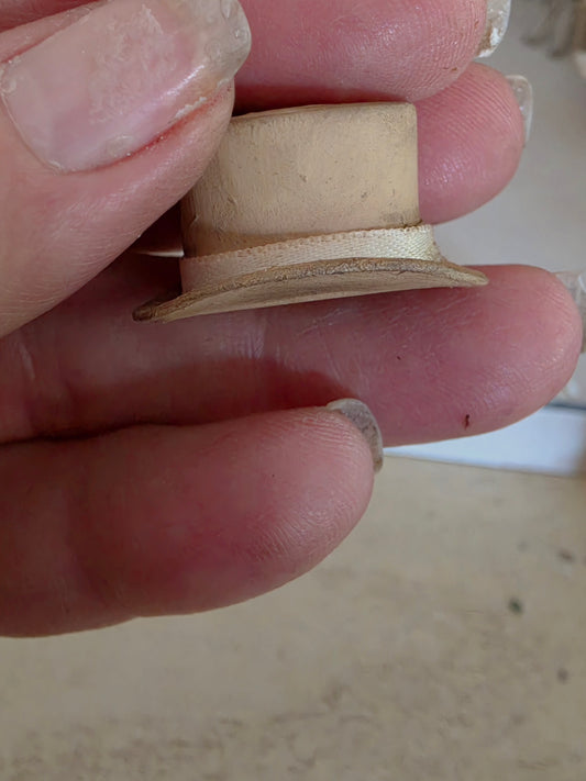 Miniatuur Elegant Hoedje – Victoriaanse Brocante Charme