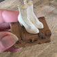 Miniatuur victoriaanse laarsjes wit (Schaal 1:12) Poppenhuis Accessoire/Diorama