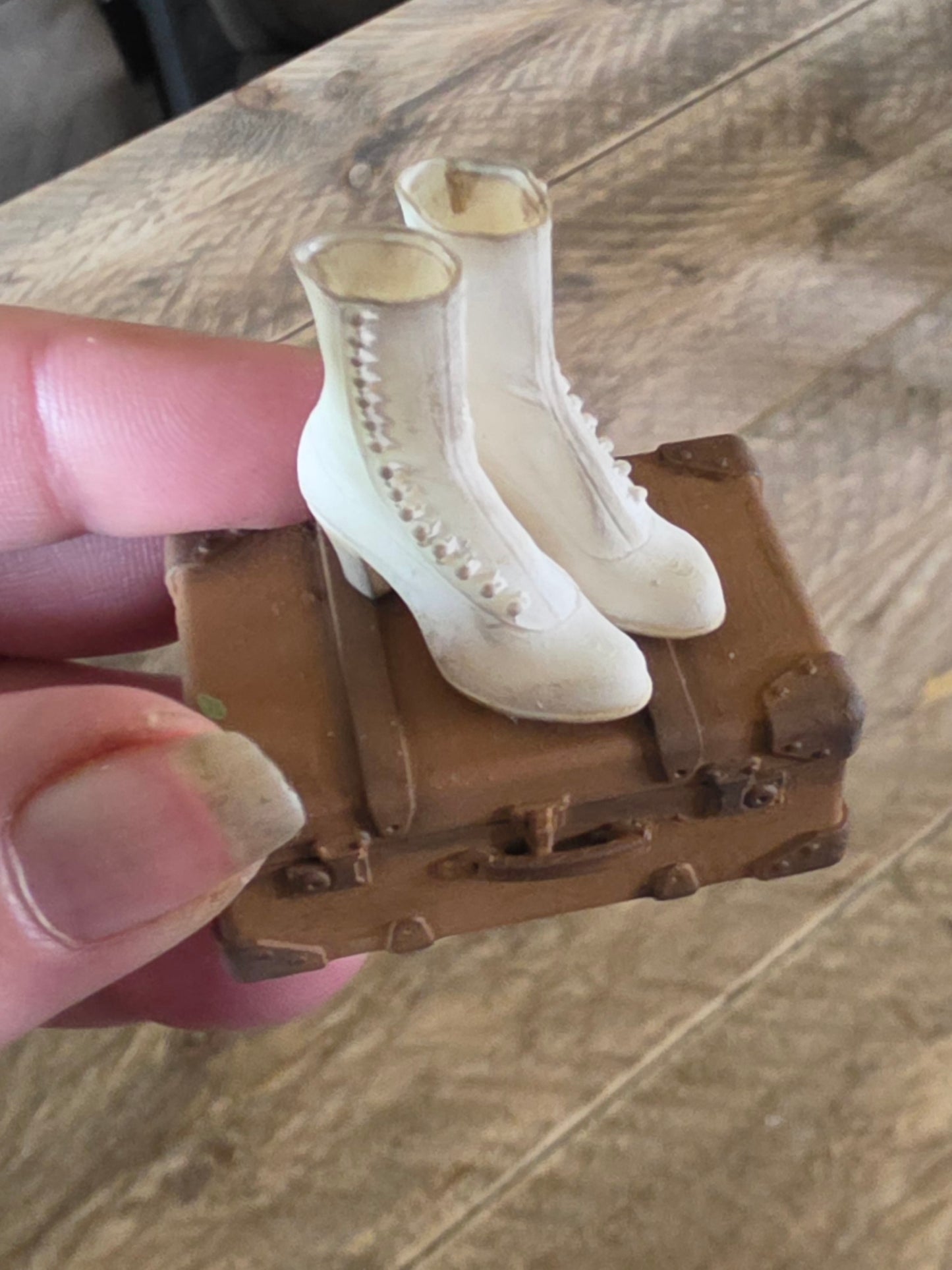 Miniatuur victoriaanse laarsjes wit (Schaal 1:12) Poppenhuis Accessoire/Diorama