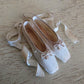 Miniatuur Balletschoentjes met Linten – Victoriaanse Elegantie