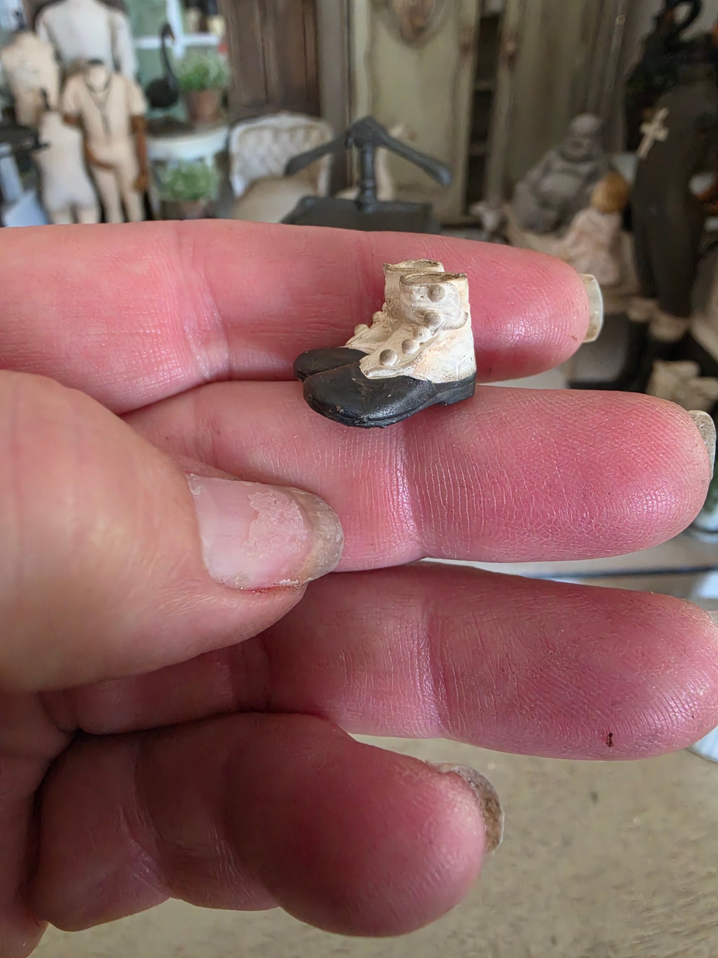 Handbeschilderd Victoriaans Miniatuur Schoentje – Brocante Decoratie in Miniatuur