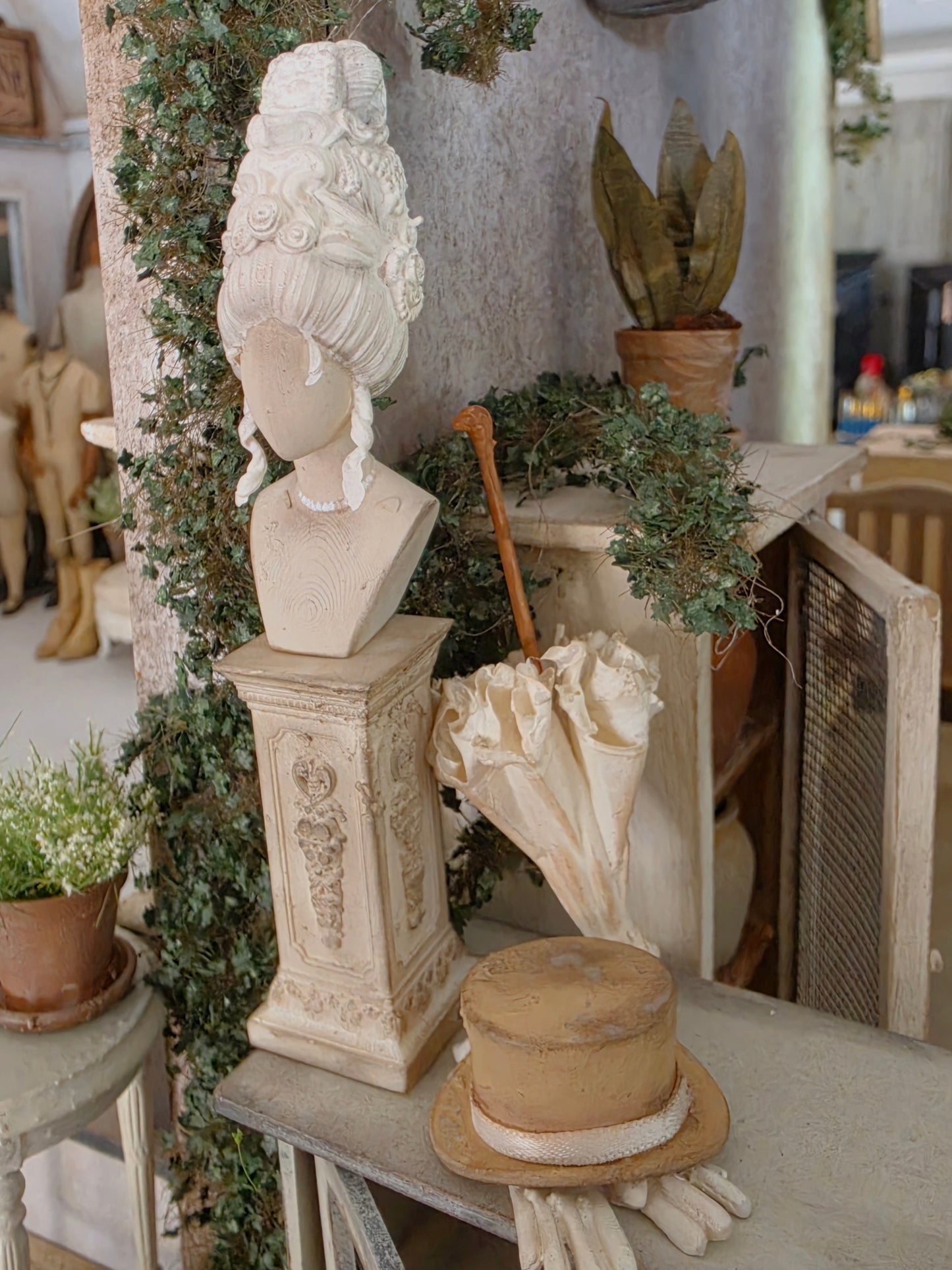 Miniatuur Pedestal / Sokkel – Tijdloze Brocante Elegantie