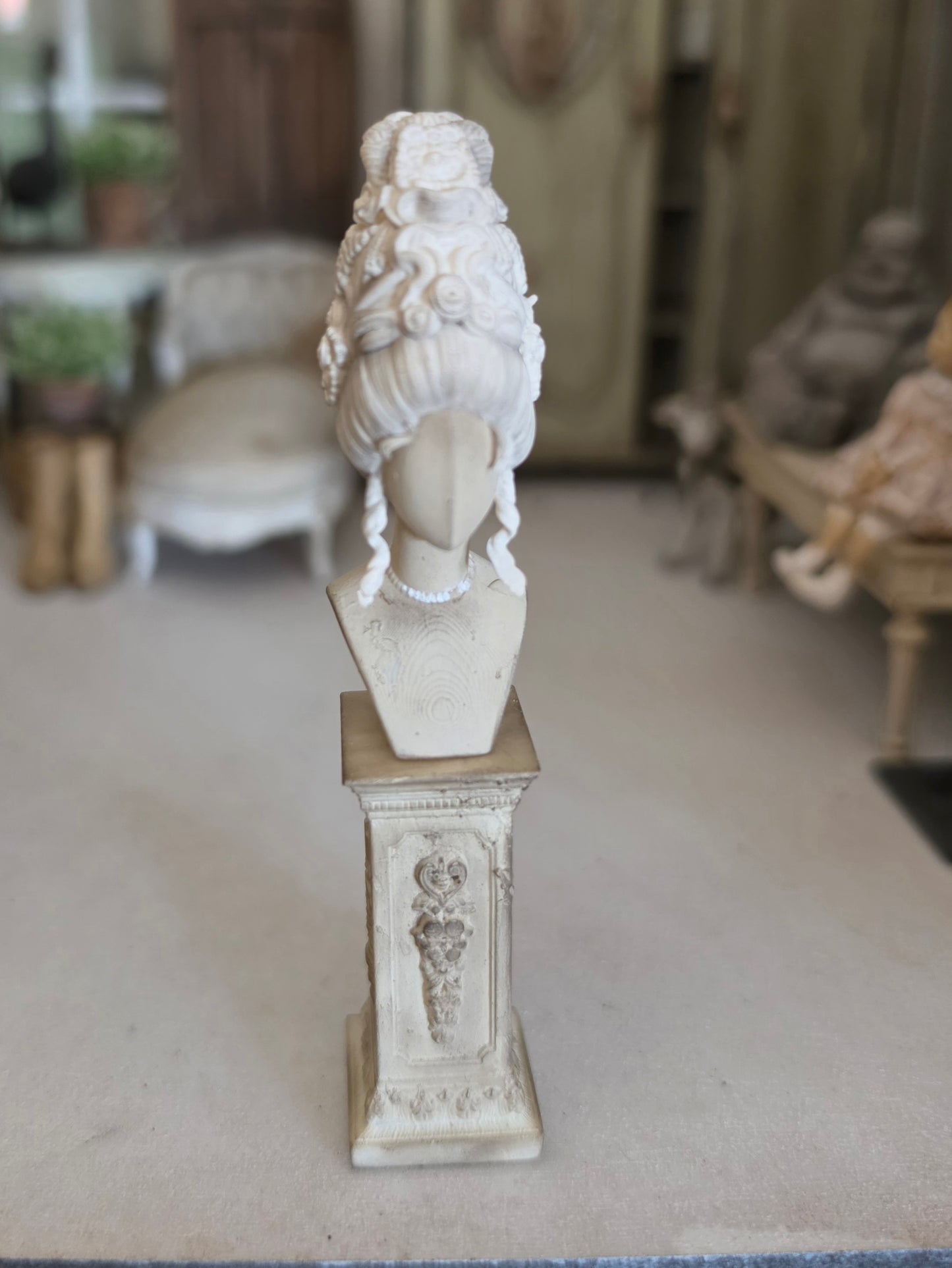 Miniatuur Pedestal / Sokkel – Tijdloze Brocante Elegantie