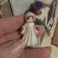 Miniatuur Popje in Vintage Stijl 1:12 | Geïnspireerd op Klassieke Käthe Kruse Poppen | Handgemaakt & Handbeschilderd | Resin Poppenhuis Miniatuur